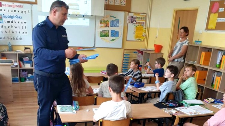 Malbork. Bezpieczeństwo podczas wakacji – spotkania dzielnicowych z…