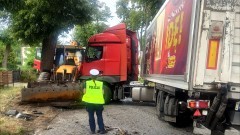 Dzierzgoń. Ciężarówka zderzyła się z koparką.