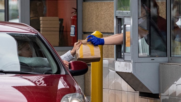 Wakacje dla fast foodów i pizzerii nie były zbyt łaskawe. Klienci bywali…