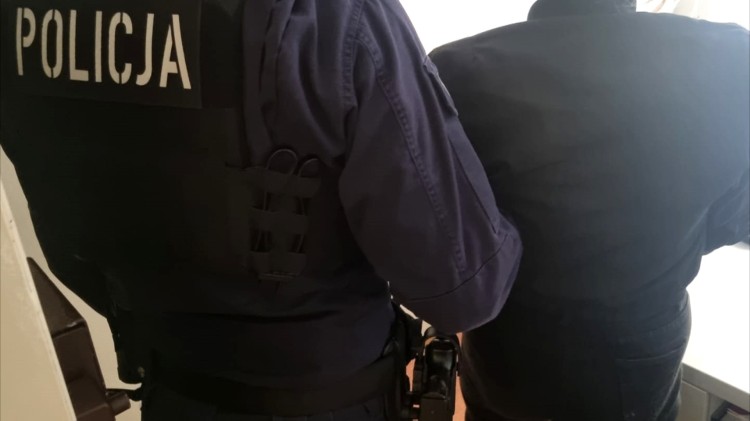Nowy Dwór Gdański. Jechała uszkodzonym samochodem – młoda kobieta prowadziła po zażyciu narkotyków.