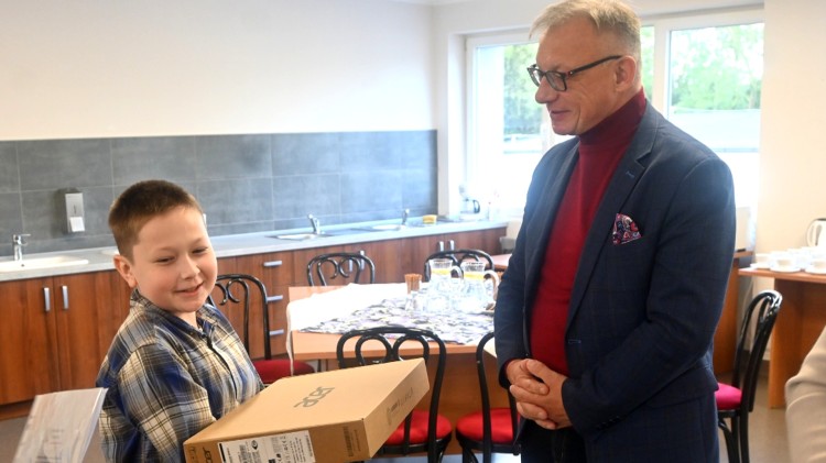 Nowy Dwór Gdański. Laptopy dla uczniów SOSW.