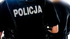 Stegna. Poszukiwany przez sąd mężczyzna przyszedł na posterunek policji z narkotykami.