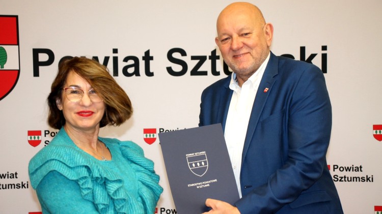 Powiat sztumski. Droga Stalewo – Żuławka Sztumska doczeka się remontu. Podpisano umowę z wykonawcą.