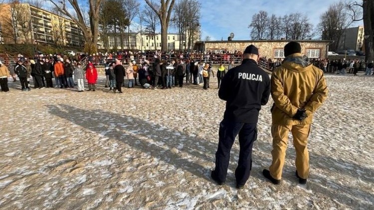 Powiat sztumski. Jak bezpiecznie spędzić ferie zimowe? - spotkanie policjantów z dziećmi.