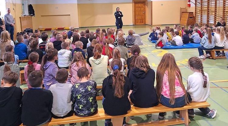 Malbork. Bezpieczeństwo podczas ferii zimowych – spotkanie policjantów…
