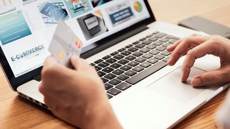 Polacy nie ufają promocjom w sklepach internetowych. Blisko 70 proc. dodatkowo je weryfikuje