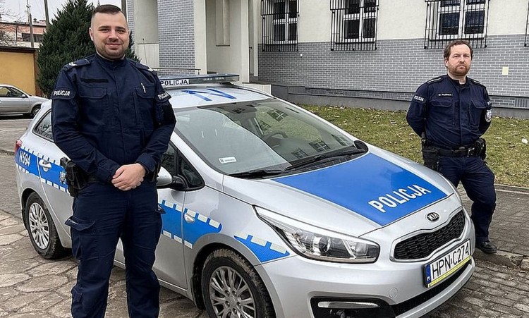 Malbork. Policjanci pomogli mężczyźnie, który dostał ataku epilepsji.…