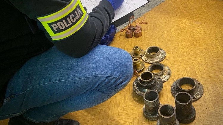Ukradł szczotki uziemiające z lokomotyw o wartości 14 tys. zł – grozi mu nawet do 7,5 roku więzienia.