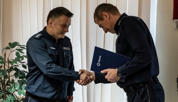 Nowy Dwór Gdański. Zastępca Naczelnika Prewencji st. asp. Dominik Ostrowski pożegnał się ze służbą.