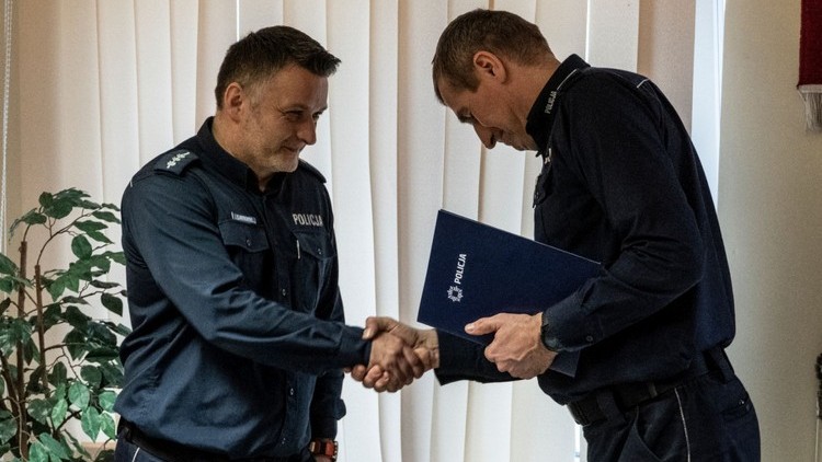 Nowy Dwór Gdański. Zastępca Naczelnika Prewencji st. asp. Dominik Ostrowski pożegnał się ze służbą.