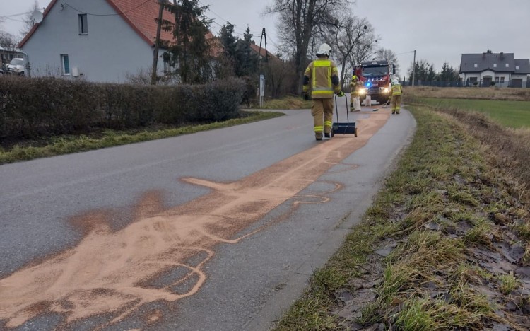 Plama na jezdni, zalane piwnice i pożary sadz w kominie – raport sztumskich służb mundurowych.