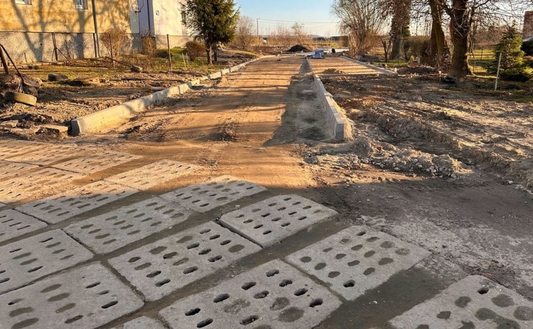 Trwają prace modernizacyjne na osiedlu w Kończewicach - będą nowe…
