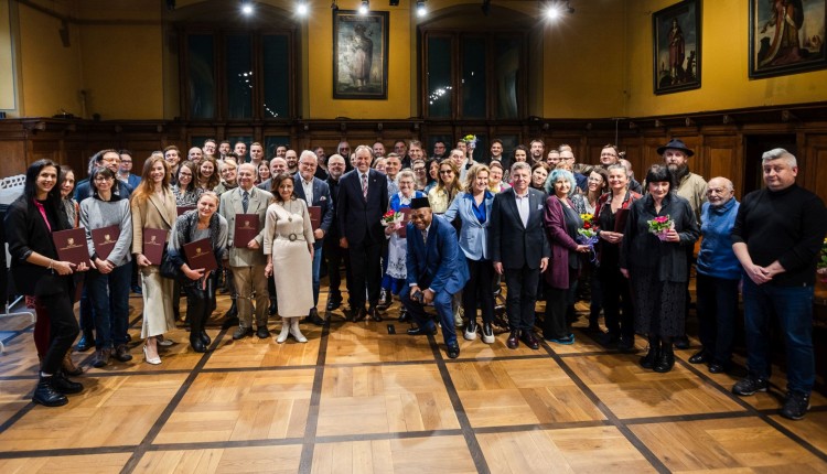 Stypendia dla twórców kultury ? Marszałek wręczył 800 tys. zł na…