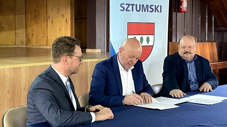 Powiat sztumski. Edukacja ekonomiczna dzieci i młodzieży – podpisano porozumienie o partnerstwie i współpracy.