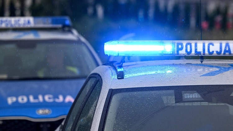 Sztum. Kupował papierosy znalezioną kartą płatniczą – grozi mu do 10 lat więzienia.