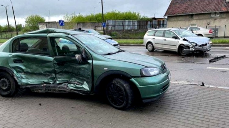 Malbork. Kobieta trafiła do szpitala po zderzeniu osobówek na ul. Wojska…