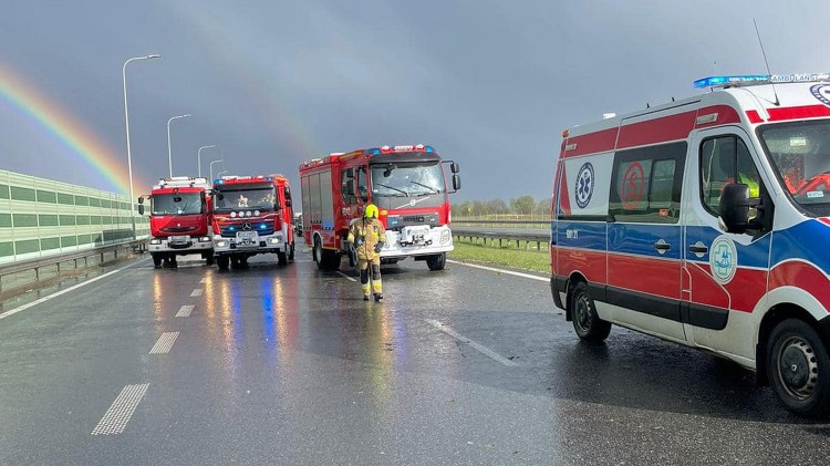 Karambol na trasie S7. Zderzyło się sześć samochodów w pobliżu Nowego…