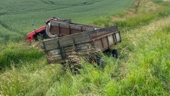 Powiat nowodworski. Kierowca wypadł z ciągnika i został przez niego przejechany.