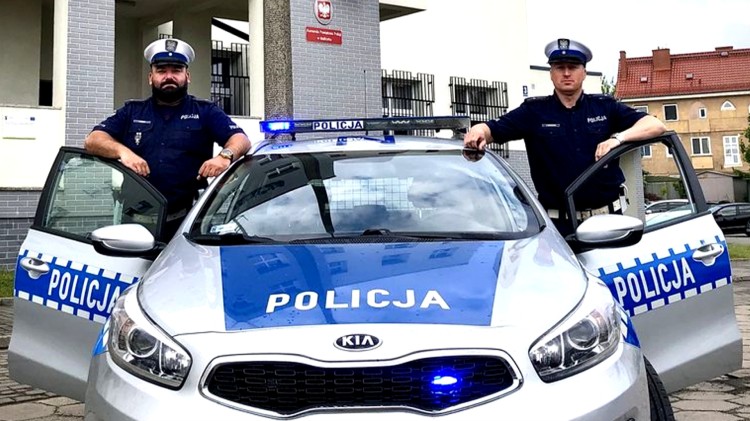 Malbork. 22-latek pilnie potrzebował opieki medycznej - policjanci pilotowali…