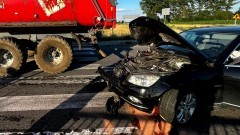 Rakowe Pole. Jedna osoba w szpitalu po zderzeniu osobówki z ciągnikiem rolniczym.