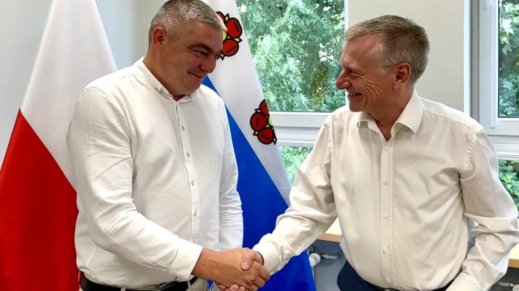Wkrótce rozpocznie się budowa świetlicy w Orłowie i remizy strażackiej w Rakowiskach – podpisano stosowną umowę.