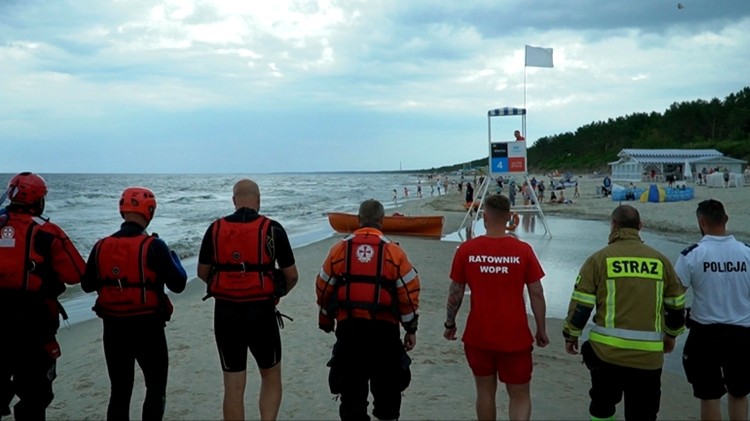 Stegna. Mężczyzna poszedł się kąpać i długo nie wracał – żona…