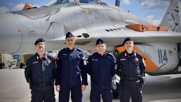 Malbork. Policjanci na ceremonii pożegnalnej włoskich sił powietrznych&#8230;