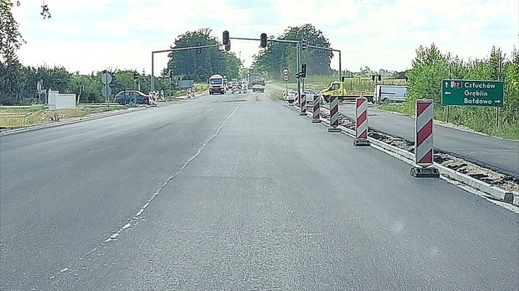 DK22. Rozbudowa odcinka Czarlin – Knybawa. Zobacz postęp prac lipiec…