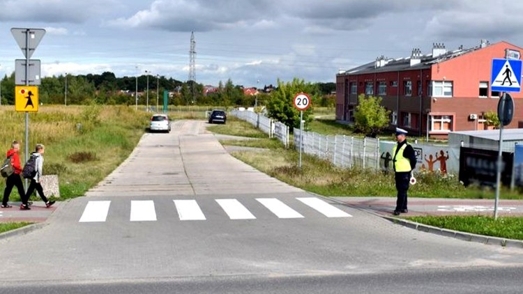 Bezpieczna droga do szkoły - wrześniowa akcja malborskich policjantów.