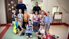 Malbork. Policjanci rozmawiali z dziećmi o bezpiecznej drodze do szkoły.