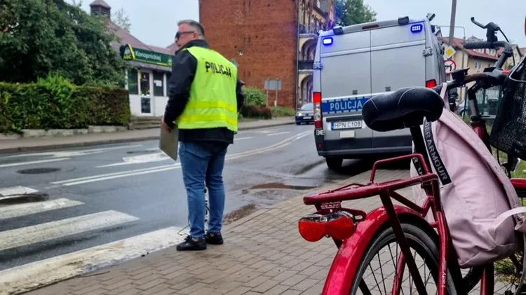 Malbork. Potrącona na ul. Konopnickiej rowerzystka trafiła do szpitala.