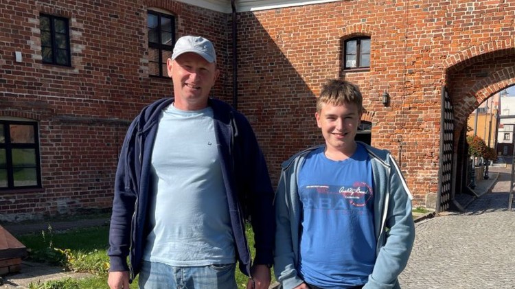 Sztum. Nastolatek znalazł pieniądze i powiadomił o tym fakcie policjantów.