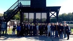 Malbork. Uczniowie Technikum nr 3 z wizytą w Miejscu Pamięci.