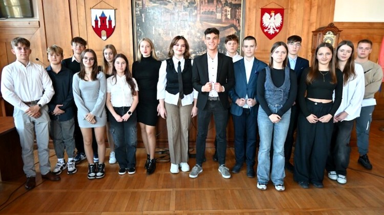 Malbork. Sesja Młodzieżowej Rady Miasta – radni przyjęli plan pracy…