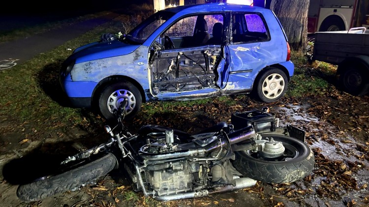 Gmina Ostaszewo. Dwie osoby w szpitalu po zderzeniu osobówki z motocyklem.