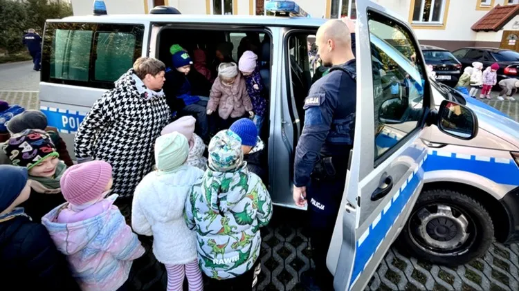 Malbork. Policjanci z wizytą u przedszkolaków.