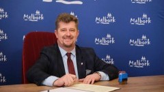 BURMISTRZ MALBORKA UKRYWA DANE PRZED RADNYMI, BUDŻET MIASTA DZIURAWY