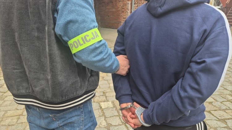 Mierzeja Wiślana. Okradali automaty z zabawkami i sklepy spożywcze – trzy osoby zatrzymane.