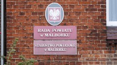 Malbork. Nadzwyczajna sesja Rady Powiatu – oglądaj na żywo.