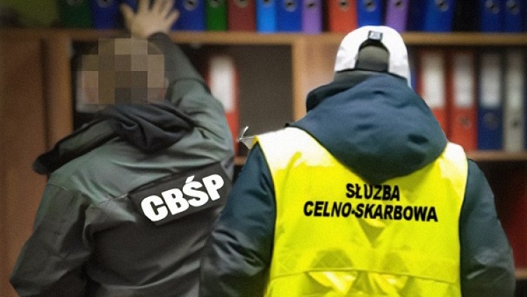 KAS i CBŚP rozbiły grupę, która wystawiła fałszywe faktury za 65 mln zł