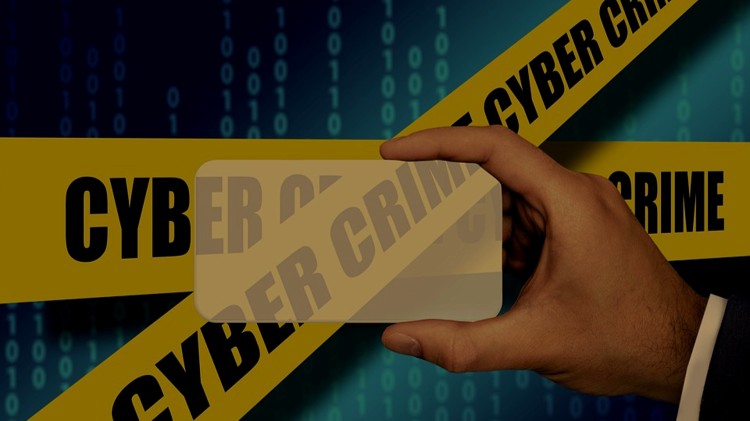 Uważajmy na zakupy w sieci – okres świąteczny sprzyja cyberoszustom.