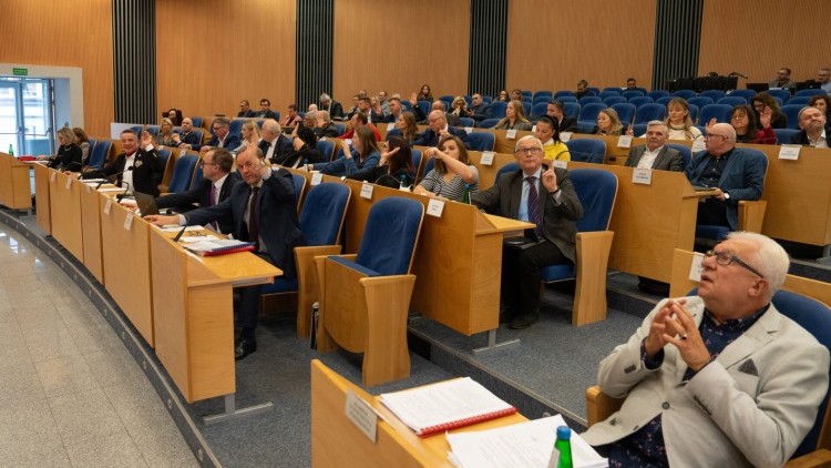 Budżet województwa na 2025 rok przyjęty. Ile wyniosą dochody a ile wydatki? X sesja Sejmiku Województwa Pomorskiego