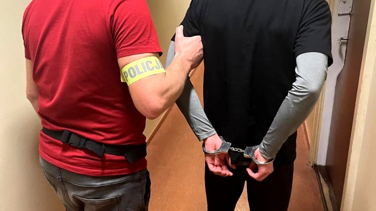 Policyjny pościg, nietrzeźwy kierujący i kierowca z zakazem prowadzenia pojazdów - podsumowanie weekendu na drogach powiatu nowodworskiego.