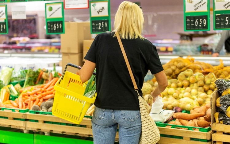 Drożyzna w sklepach wciąż nie odpuszcza. Dynamika wzrostu nie słabnie,…