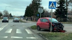 Kolizja osobówek na skrzyżowaniu ulic Kotarbińskiego i de Gaulle'a w Malborku.