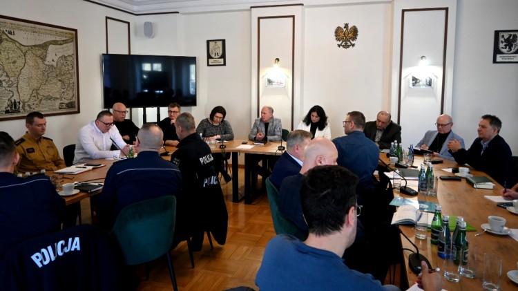 Posiedzenie Powiatowego Zespołu Zarządzania Kryzysowego w Nowym Dworze Gdańskim.