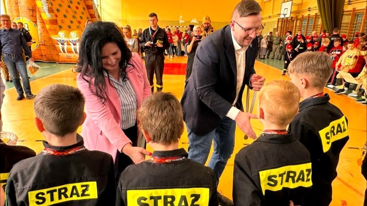Halowe Dziecięce Zawody Sportowo-Pożarnicze w Sztutowie.