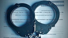 Znęcał się nad żoną – został zatrzymany i objęty dozorem policyjnym.