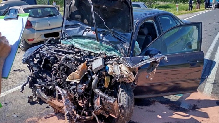Karambol pięciu aut w Litewkach - jedna osoba trafiła do szpitala.
