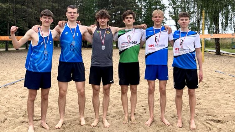 Mistrzostwa Powiatu w Siatkówce Plażowej - sukcesy licealistów i awanse…